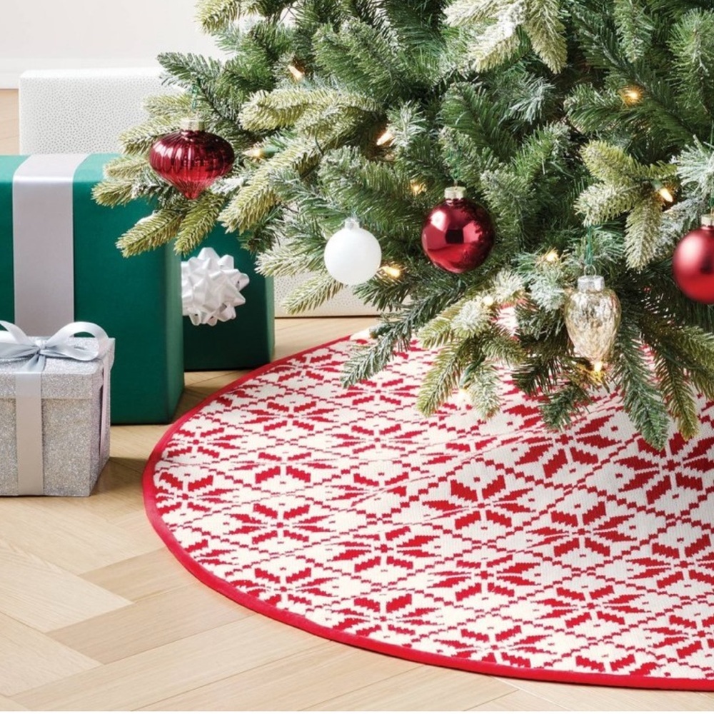48" Knit Fair Isle Snowflakes Christmas Tree Skirt White/Red - Wondershop™
